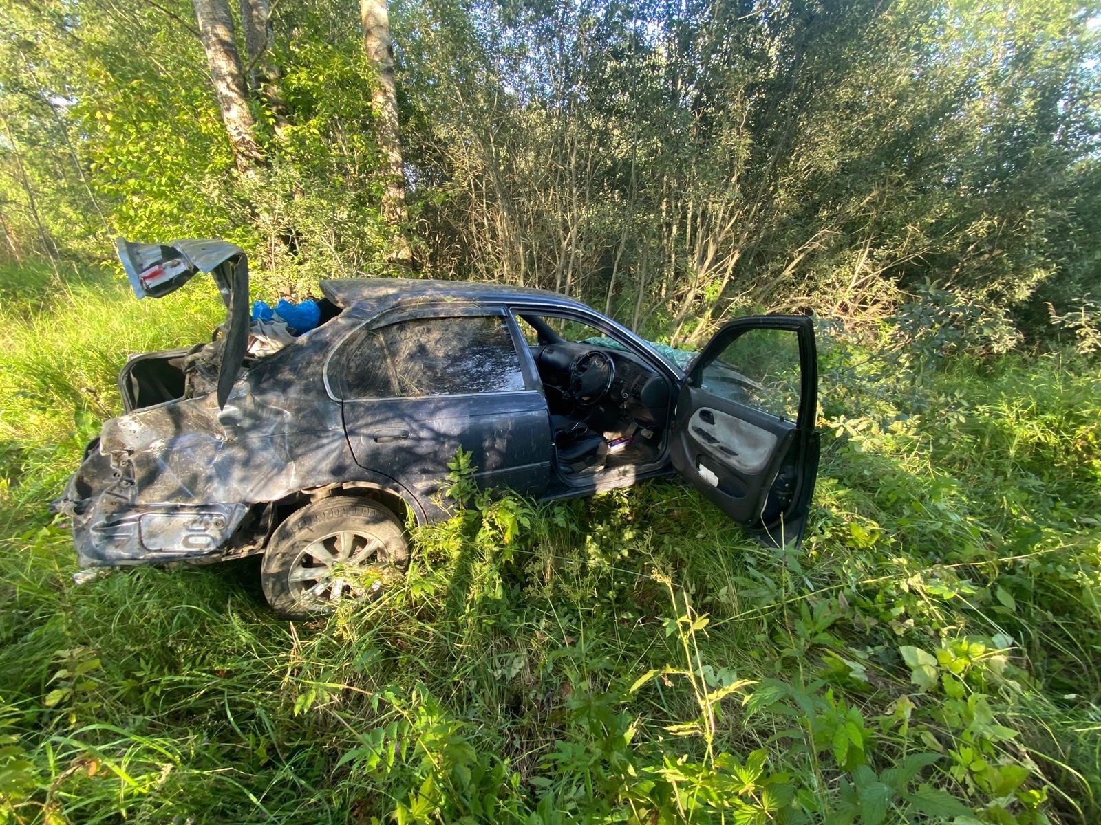 В Тверской области Toyota Corolla съехала в кювет В Тверской области Toyota Corolla съехала в кювет