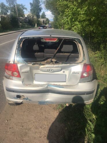 В Тверской области автофургон догнал иномарку В Тверской области автофургон догнал иномарку