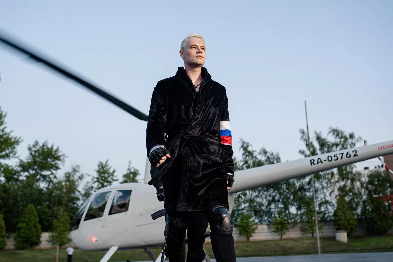Звездные разборки: SHAMAN устроил шоу в родном городе, Лада Дэнс попала в ДТП и визит Джонни Деппа в Россию Звездные разборки: Сборник песен SHAMAN, новые треки Nirvana и памятник Шатунову