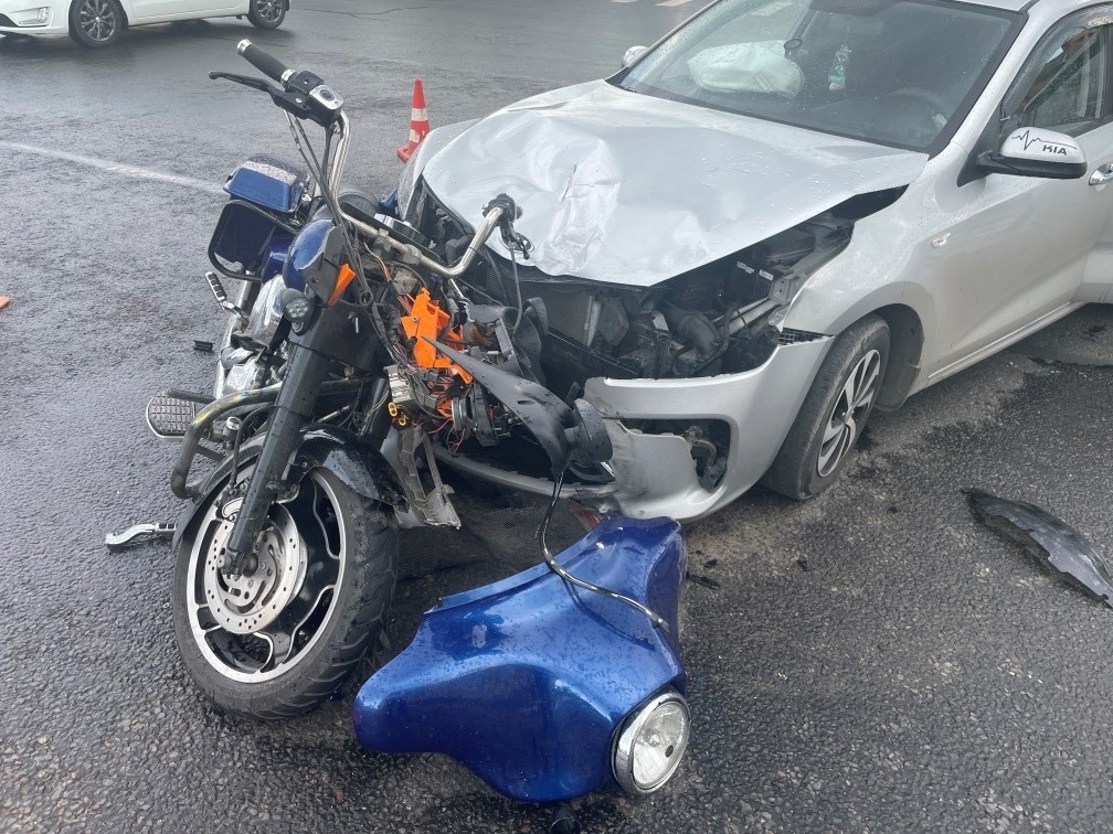 В аварии в Твери пострадал водитель мотоцикла Харлей Девидсон