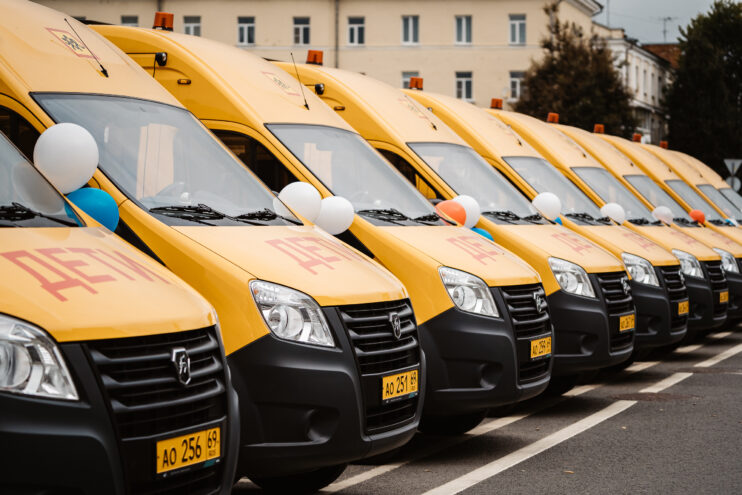 Игорь Руденя вручил главам округов Тверской области ключи от новых школьных автобусов Игорь Руденя вручил главам округов Тверской области ключи от новых школьных автобусов