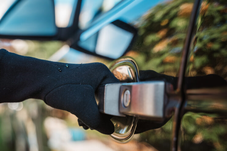 В Твери инспекторы ДПС нашли наркотики в машине у подозрительного водителя