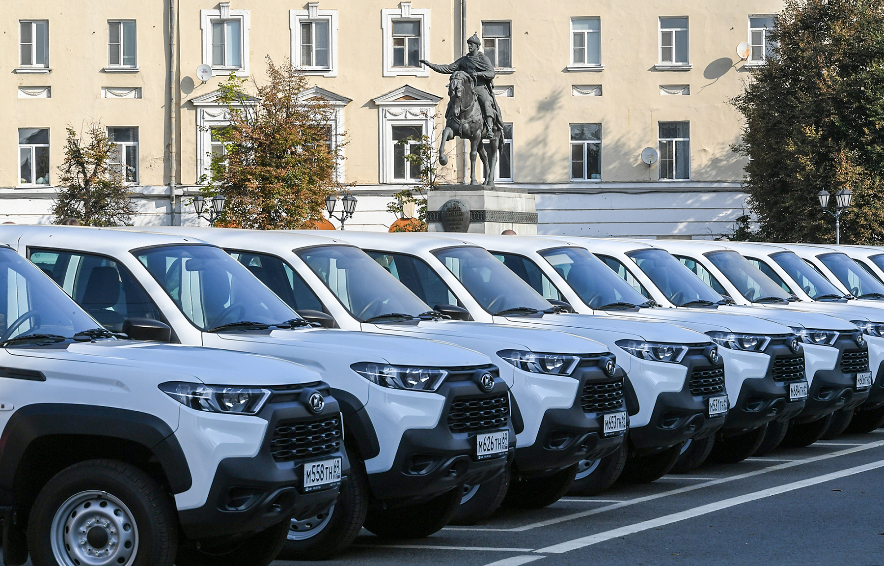 Семейные центры, школы и амбулатории Тверской области получили новый транспорт Семейные центры, школы и амбулатории Тверской области получили новый транспорт