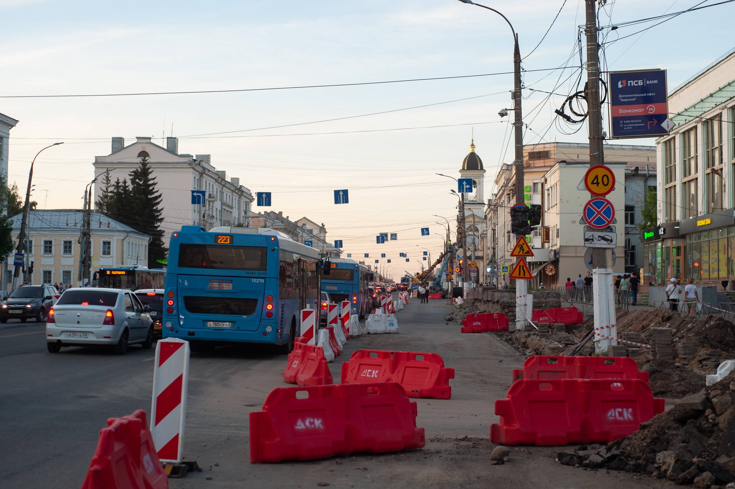 В Твери продолжается ремонт на Тверском проспекте В Твери продолжается ремонт на Тверском проспекте