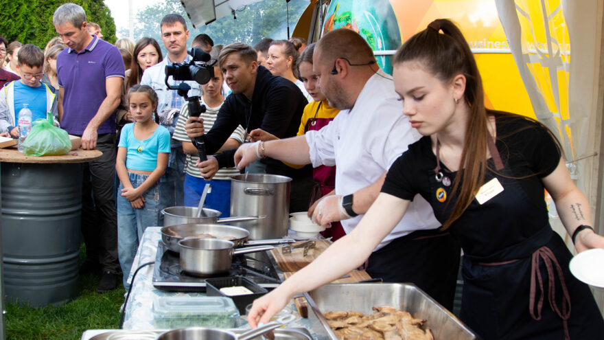 В Торжке проходит гастрономический фестиваль «Хлебный спас» В Торжке проходит гастрономический фестиваль «Хлебный спас»