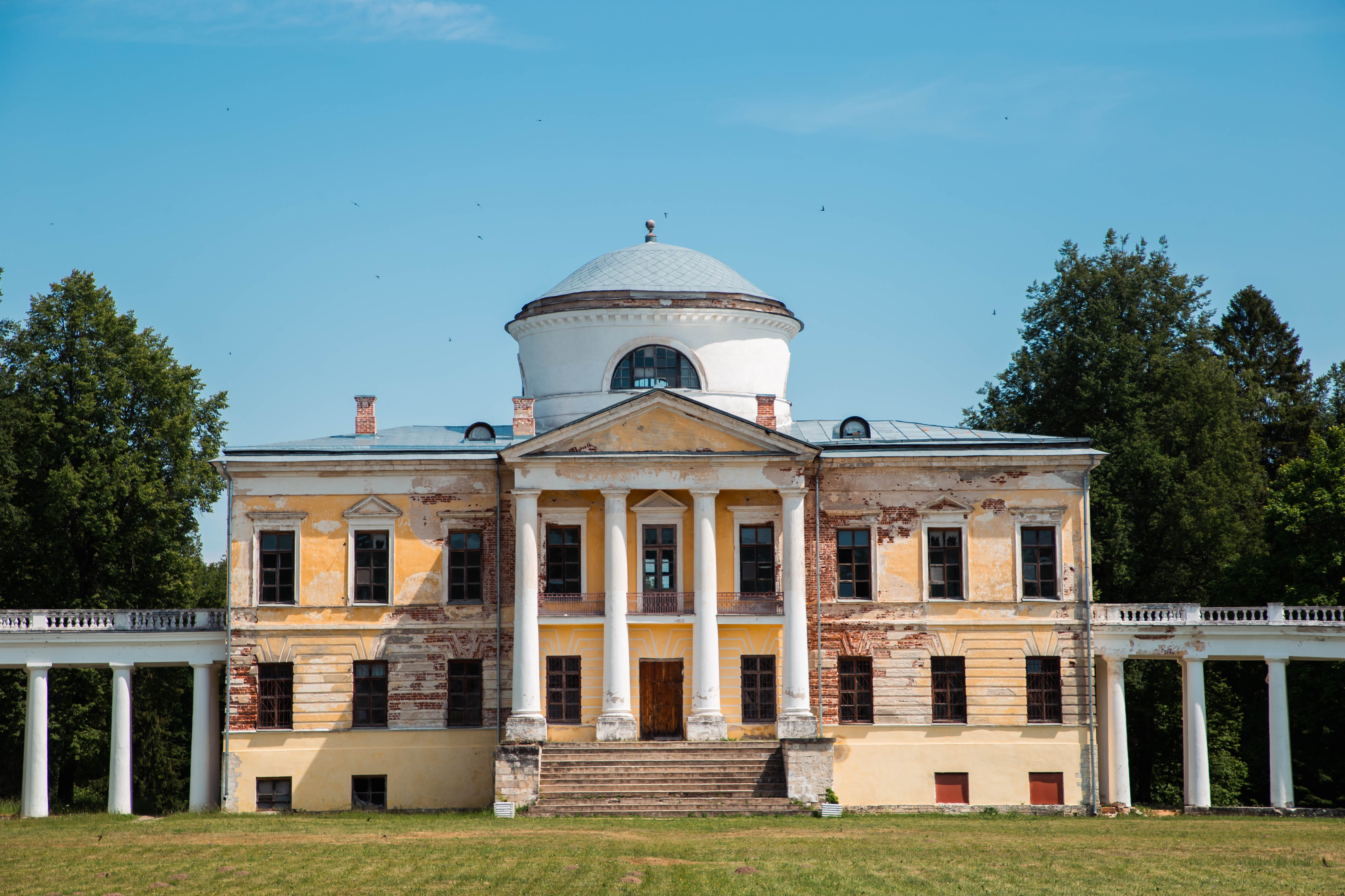 Блогер показала самую известную усадьбу Тверской области