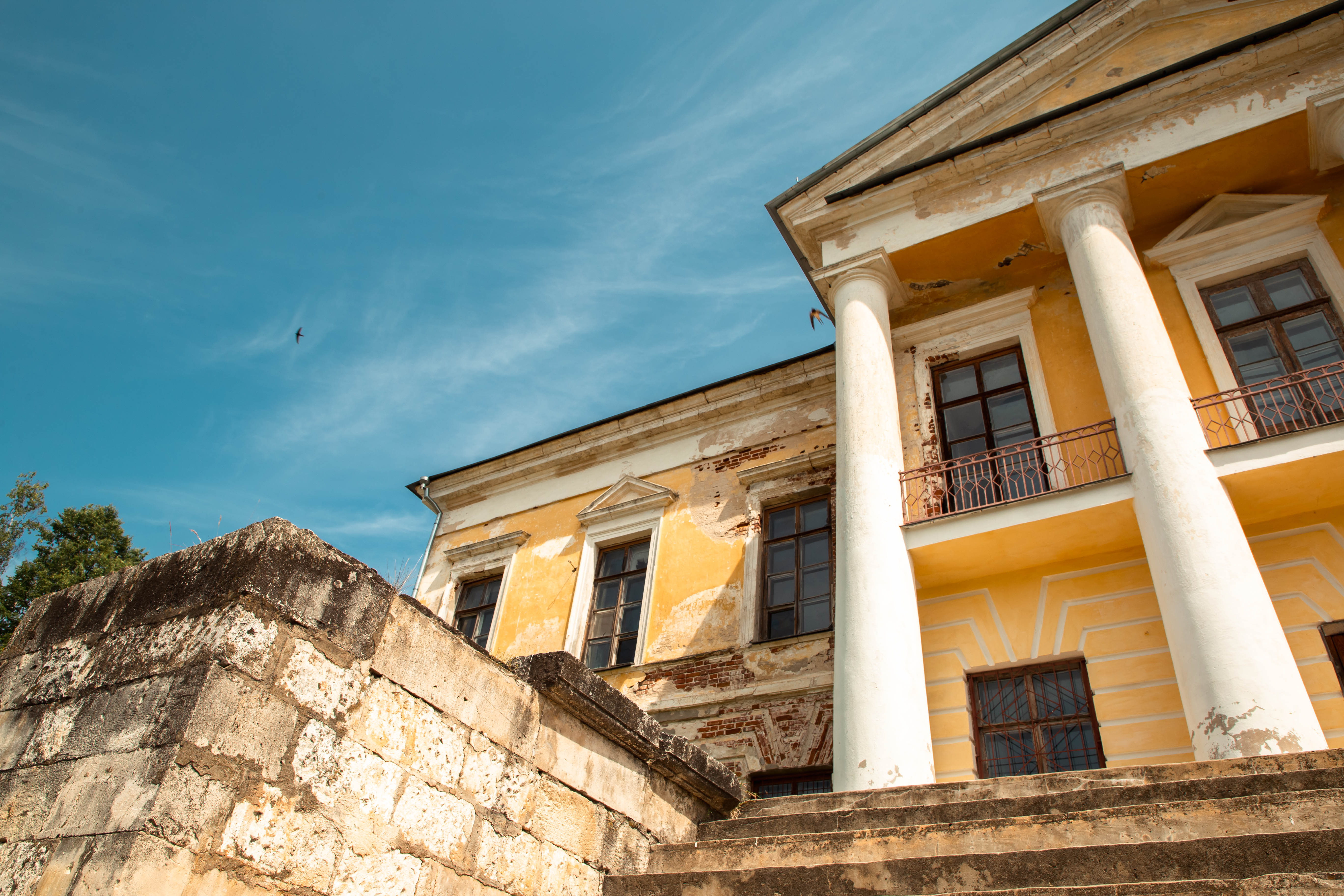 Блогер показала самую известную усадьбу Тверской области