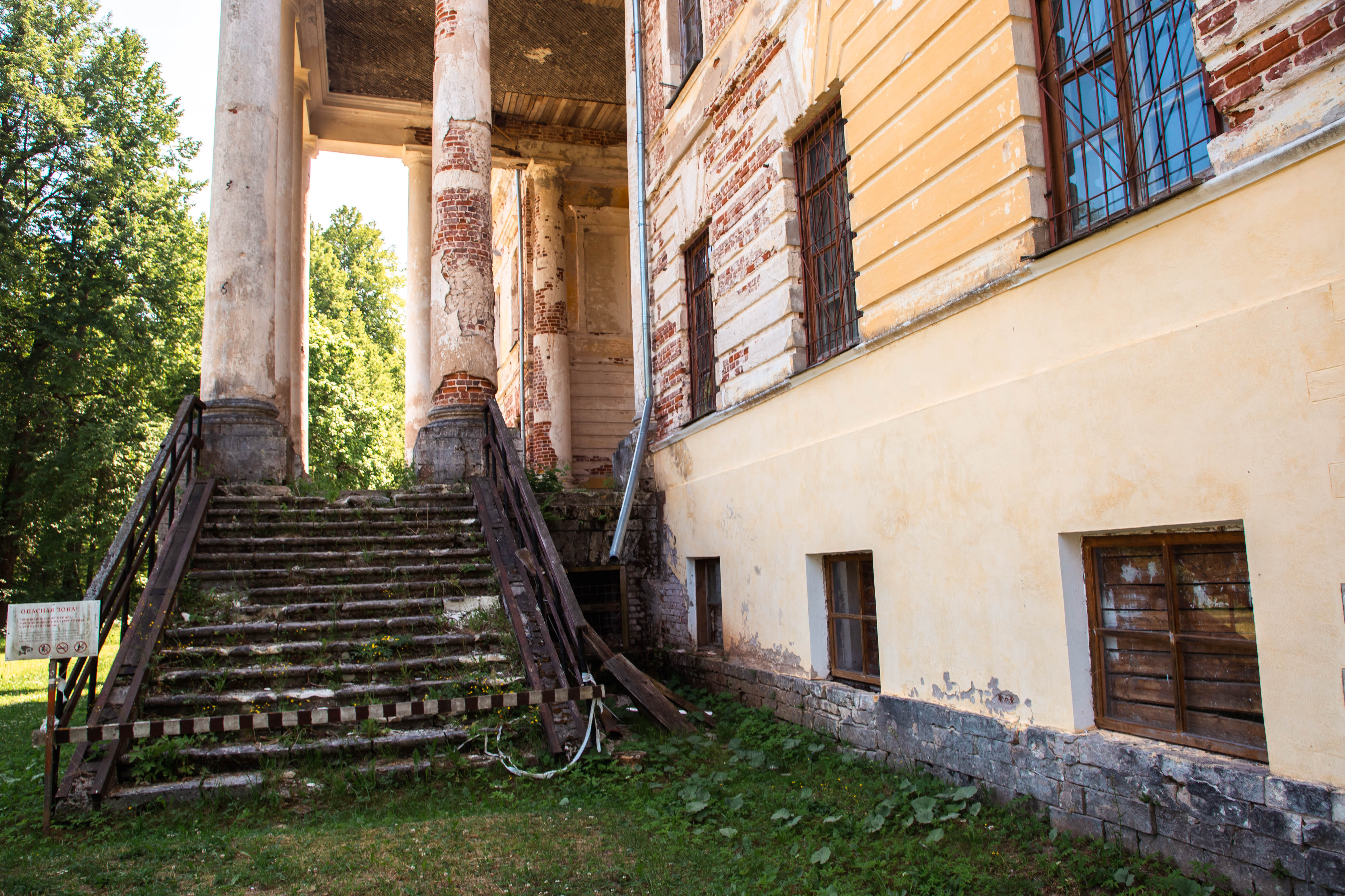 Блогер показала самую известную усадьбу Тверской области