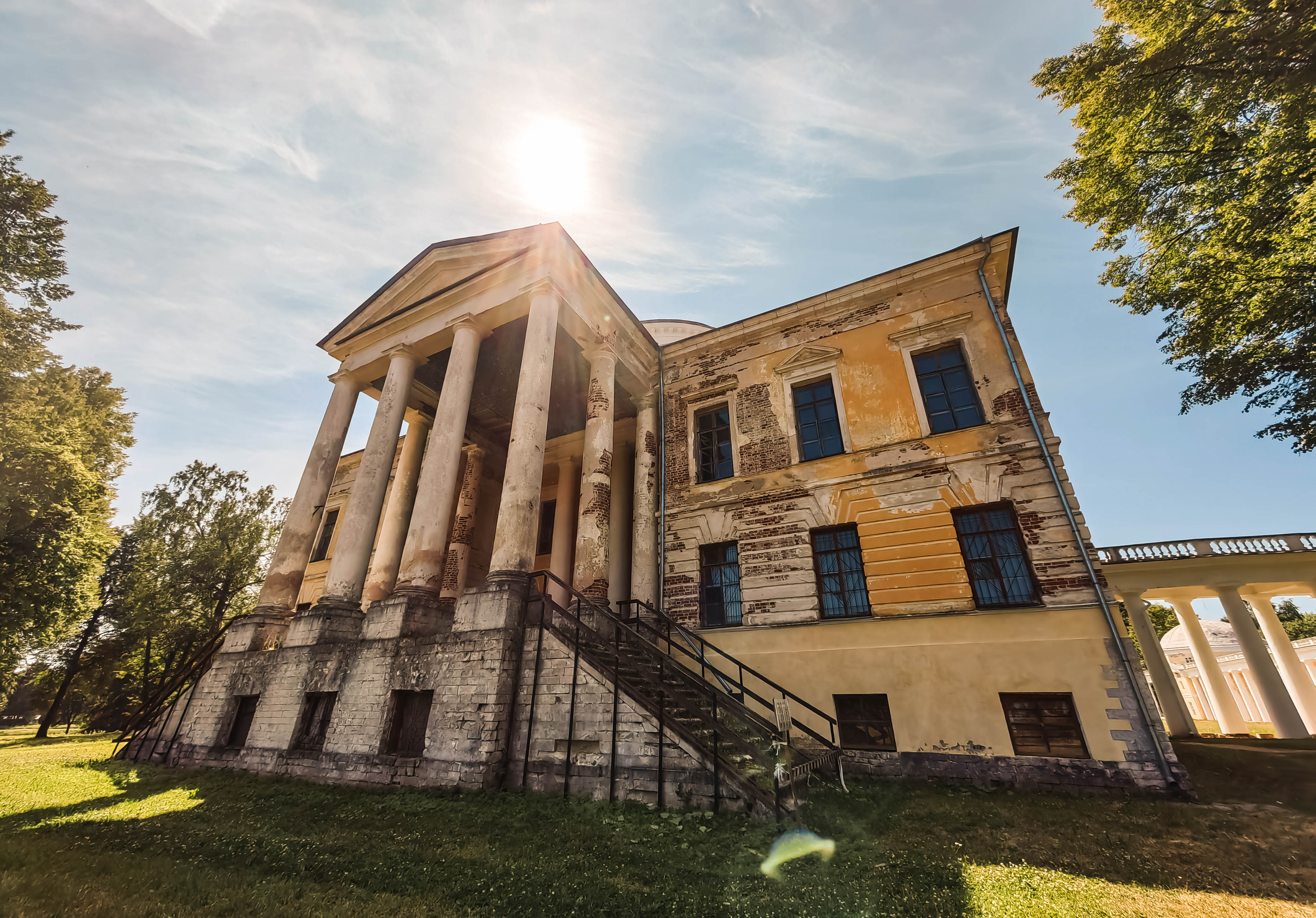Блогер показала самую известную усадьбу Тверской области