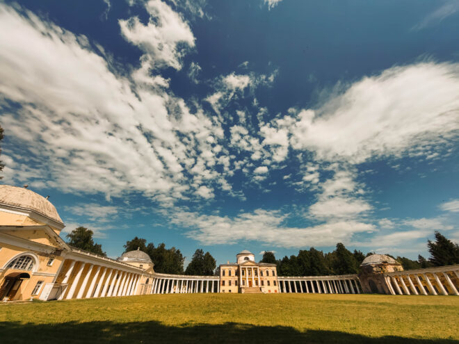 Блогер показала самую известную усадьбу Тверской области
