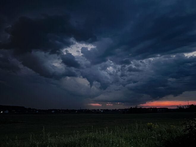 В восточных и центральных районах Тверской области ожидается гроза