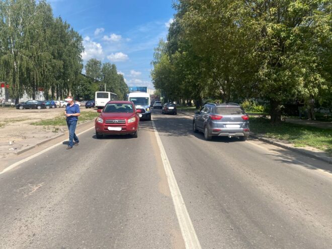 В Твери 13-летняя девочка попала под колеса автомобиля