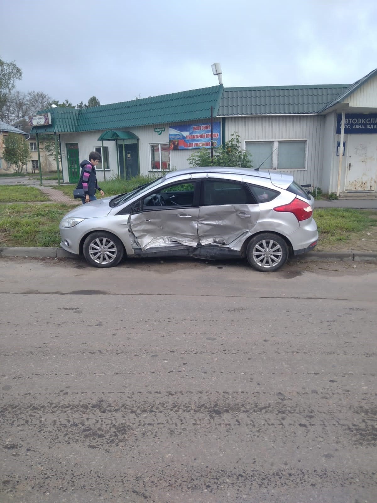 В Нелидово водитель Форда не захотел уступать дорогу и сам пострадал в аварии В Нелидово водитель Форда не захотел уступать дорогу и сам пострадал в аварии