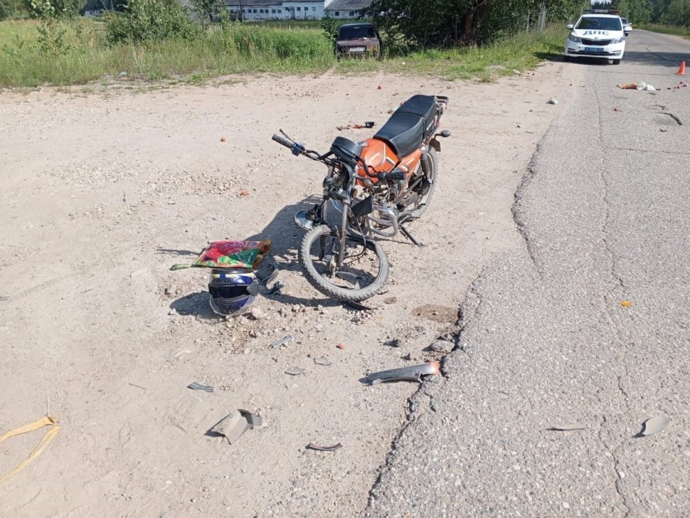 В Удомле в аварии травмы получил водитель мопеда В Удомле в аварии травмы получил водитель мопеда