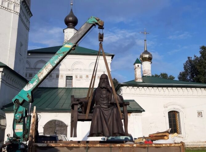 В соцсетях появились первые фотографии памятника Патриарху Тихону в Торопце