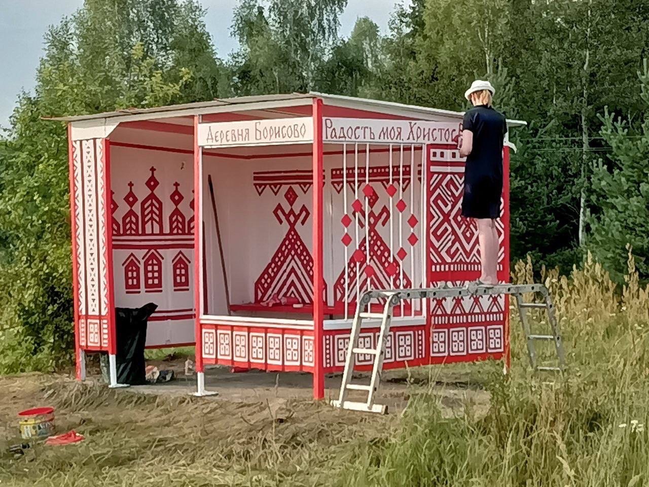 В Нелидовском районе местные жители преобразили остановку В Нелидовском районе местные жители преобразили остановку