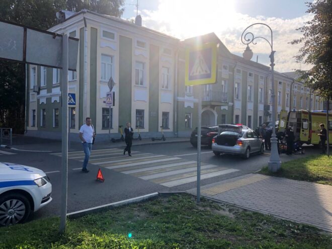 В Твери под машину попал 13-летний мальчик на самокате В Твери под машину попал 13-летний мальчик на самокате