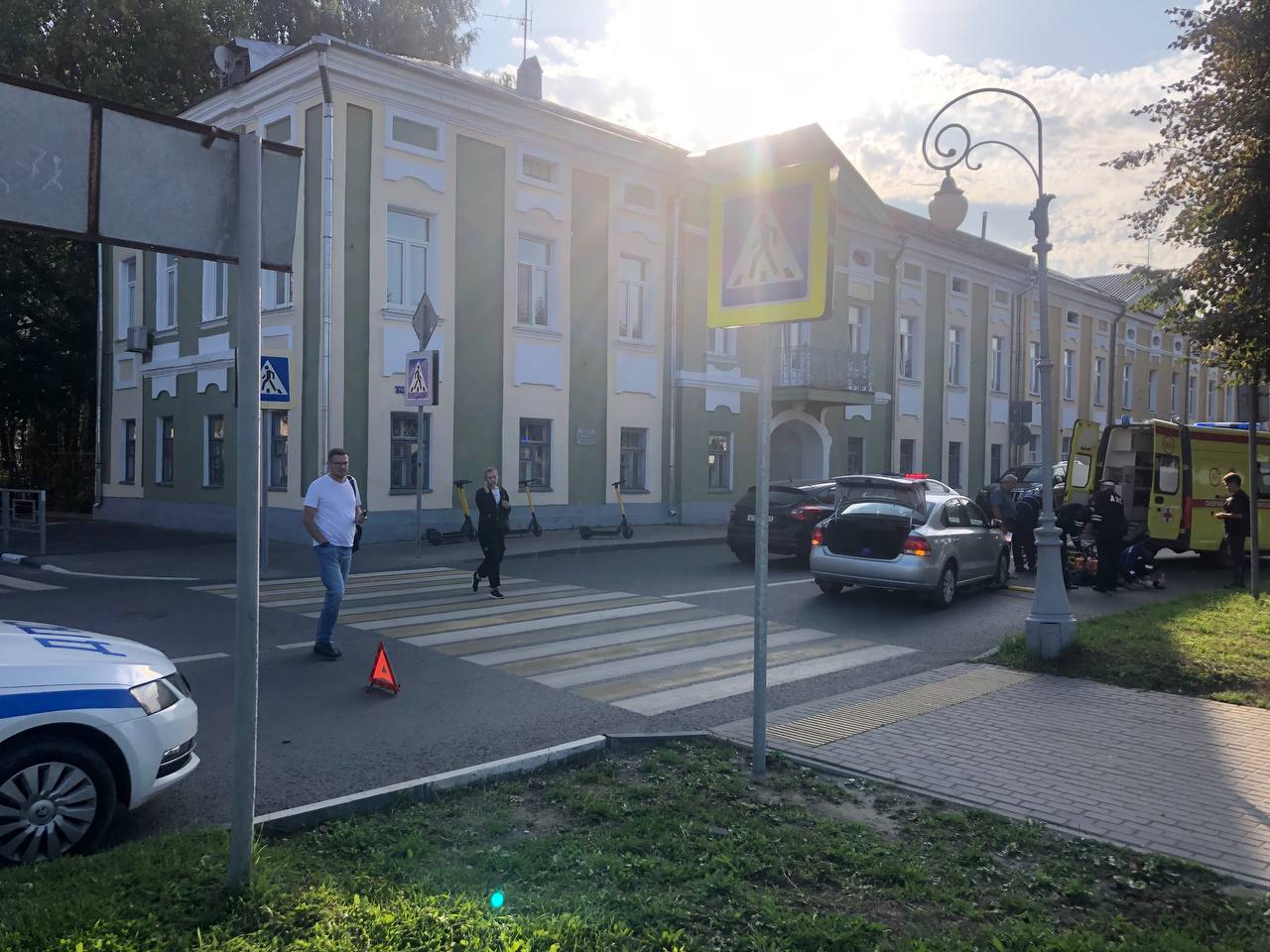 В Твери под машину попал 13-летний мальчик на самокате В Твери под машину попал 13-летний мальчик на самокате
