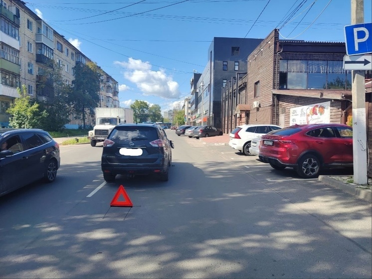 В Твери молодой водитель сбил двух девочек, которые переходили дорогу