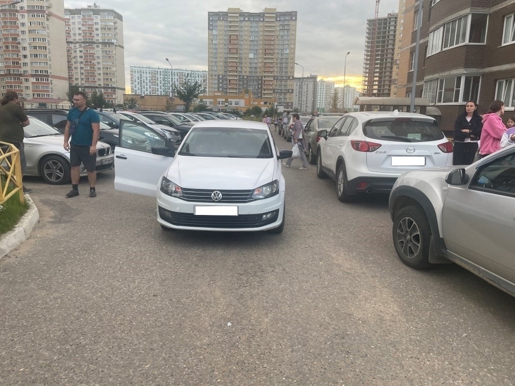 В Твери иномарка сбила юного пешехода на придомовой территории В Твери иномарка сбила юного пешехода на придомовой территории