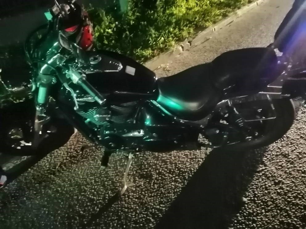 В Твери водитель мотоцикла неправильно затормозил и опрокинулся