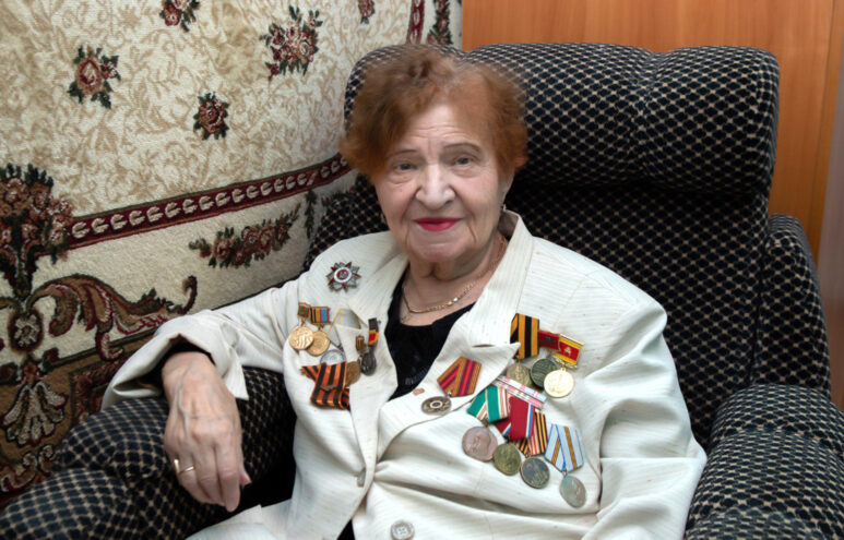 Участница Великой Михайловна Отечественной войны Галина Макеева отмечает 98-летие