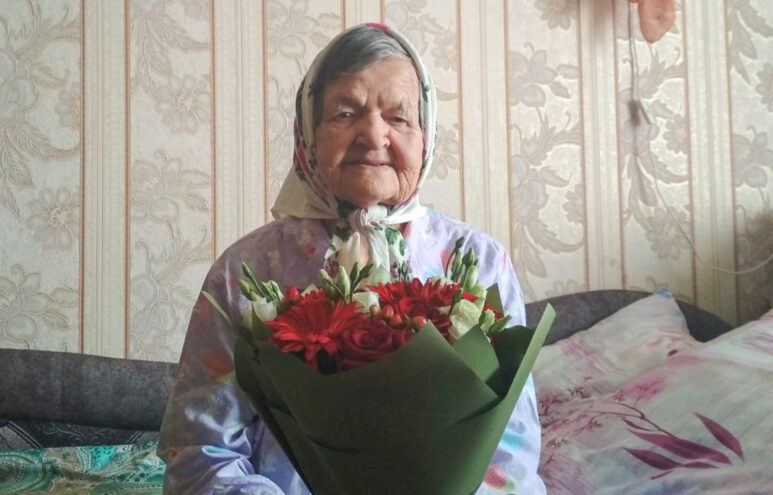 Игорь Руденя поздравил со 101-летием участницу Великой Отечественной войны Веру Иезикильевну Кузнецову Игорь Руденя поздравил со 101-летием участницу Великой Отечественной войны Веру Иезикильевну Кузнецову