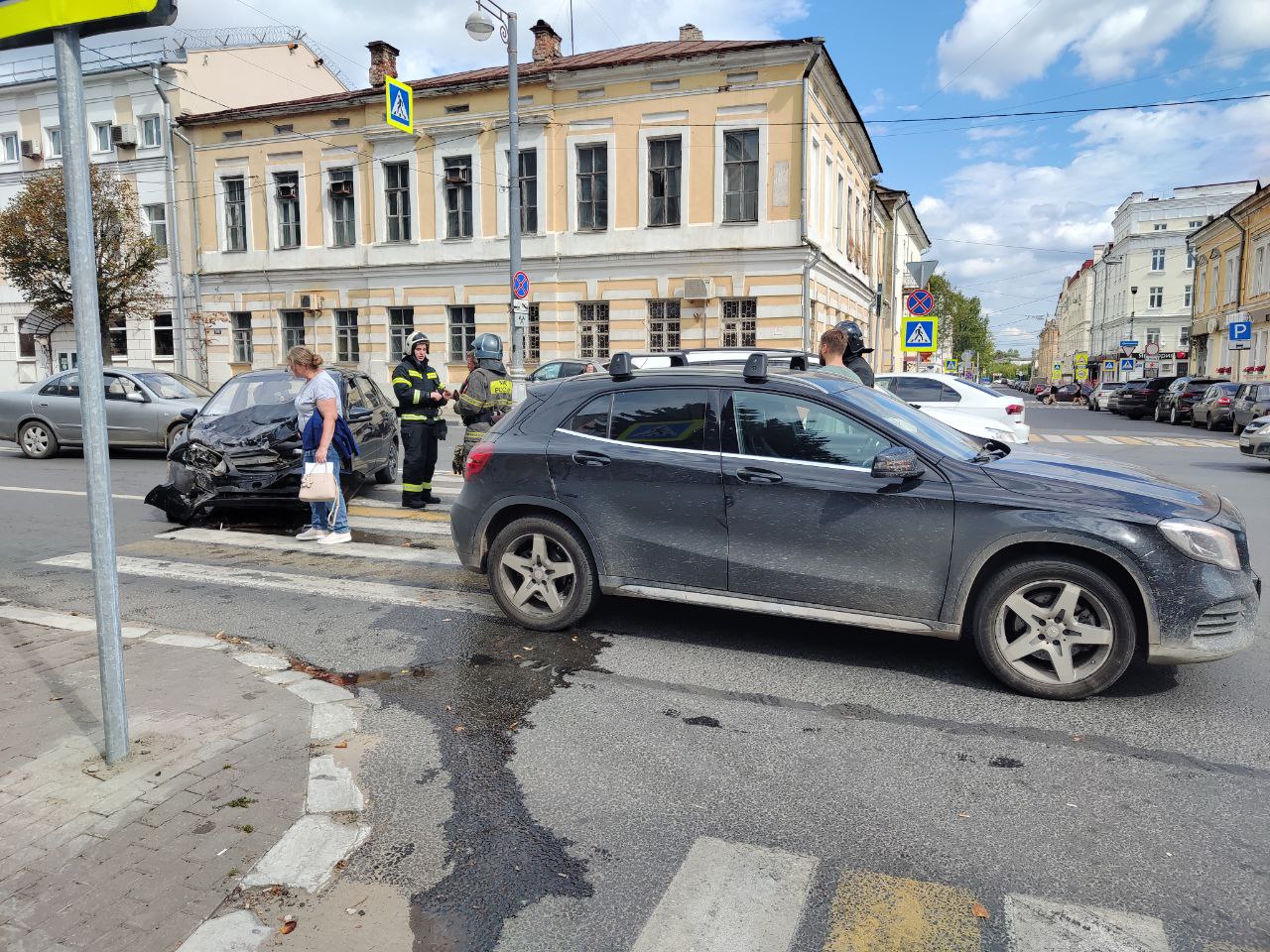 В аварии в центре Твери серьезно пострадали три человека В аварии в центре Твери серьезно пострадали три человека