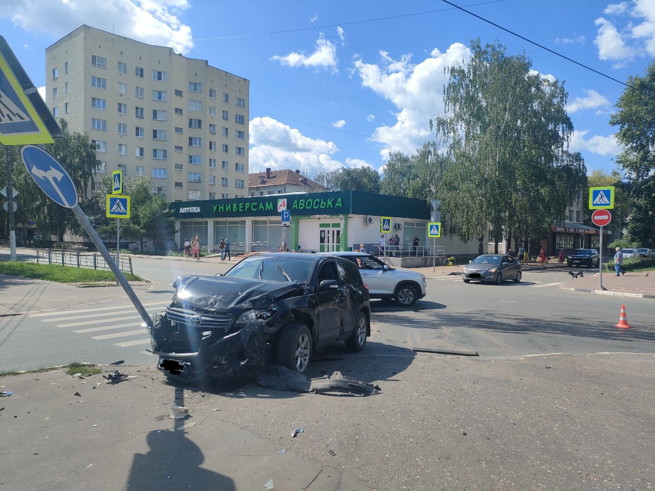 В Твери на Шмидта столкнулись две Тойоты, есть пострадавшие В Твери на Шмидта столкнулись две Тойоты, есть пострадавшие