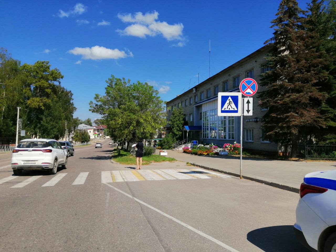В Тверской области автомобиль сбил женщину на пешеходном переходе В Тверской области автомобиль сбил женщину на пешеходном переходе