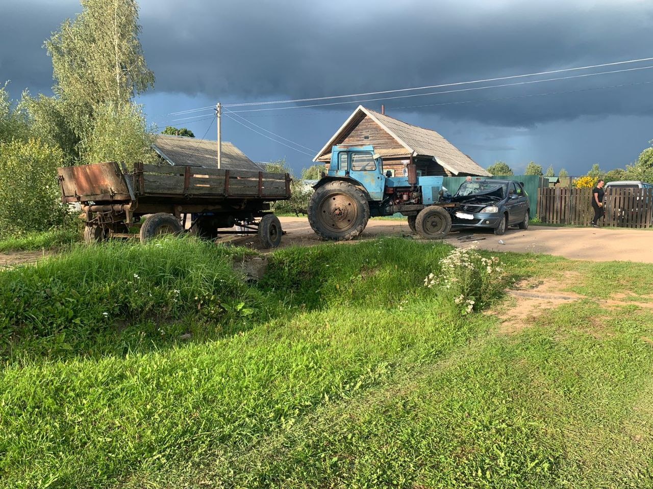 В Тверской области в ДТП с трактором погибла пенсионерка В Тверской области в ДТП с трактором погибла пенсионерка