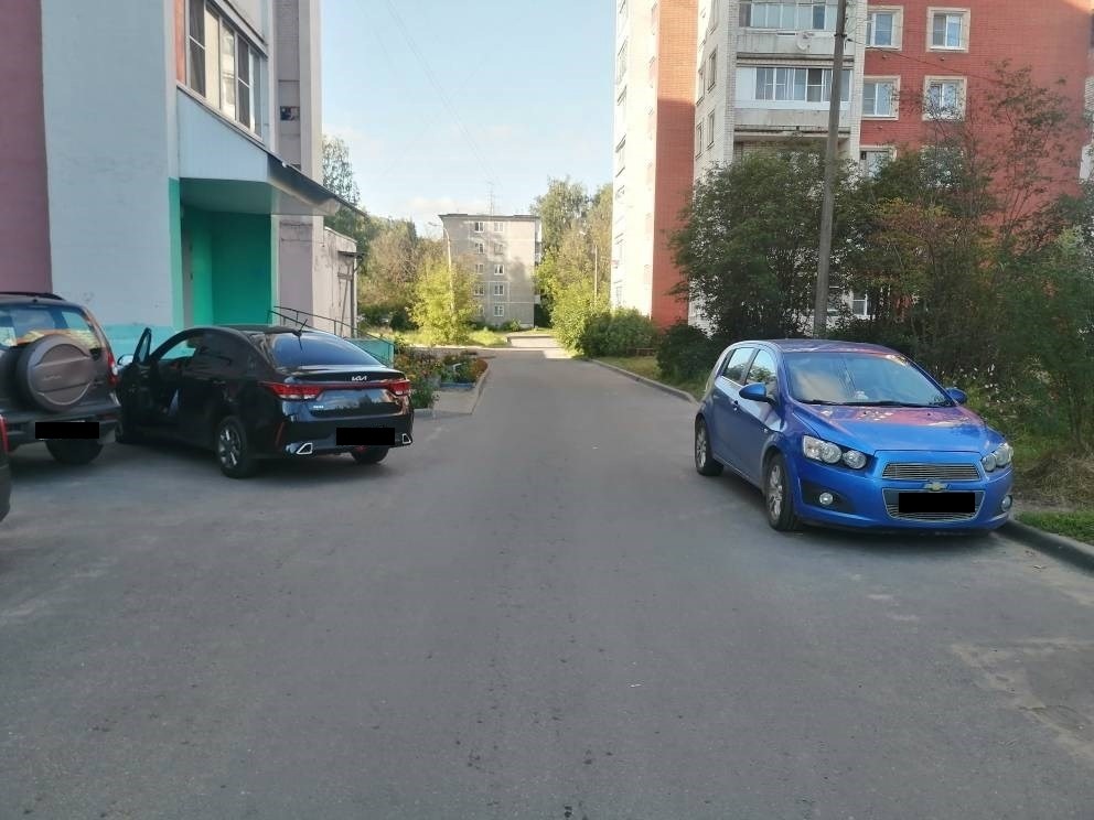 В Твери под колеса автомобиля попал 10-летний мальчик В Твери под колеса автомобиля попал 10-летний мальчик