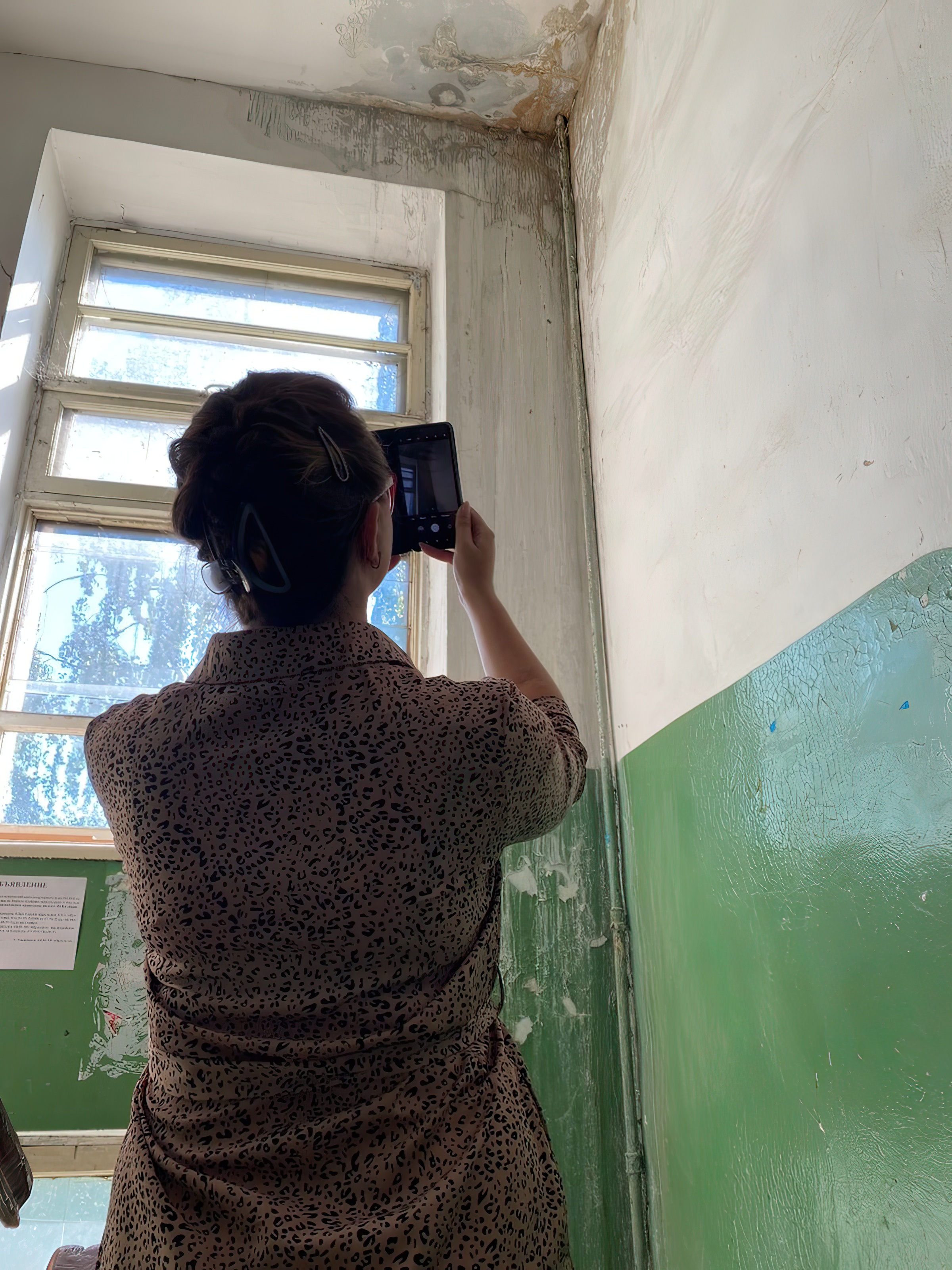 Депутаты заинтересовались протекающей кровлей одного из домов в Вышнем Волочке Депутаты заинтересовались протекающей кровлей одного из домов в Вышнем Волочке