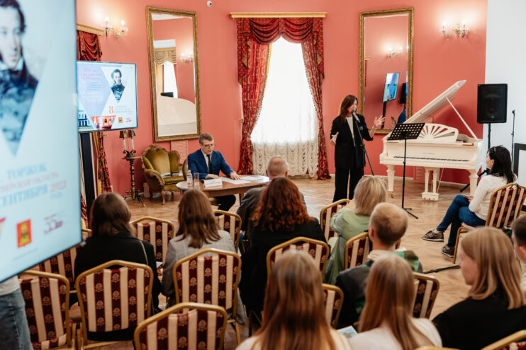 225 лет со дня рождения Пушкина: В Торжке студентов и школьников познакомили с творчеством поэта