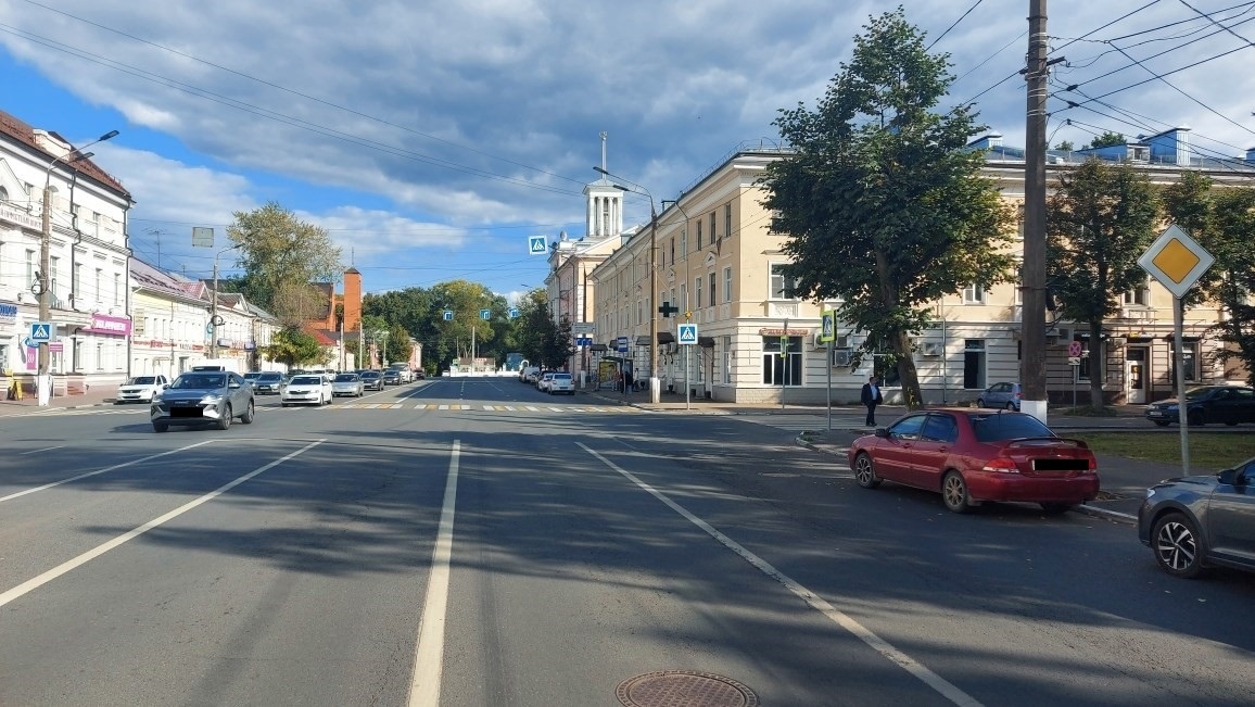 В Твери водитель иномарки сбил человека на пешеходном переходе В Твери водитель иномарки сбил человека на пешеходном переходе