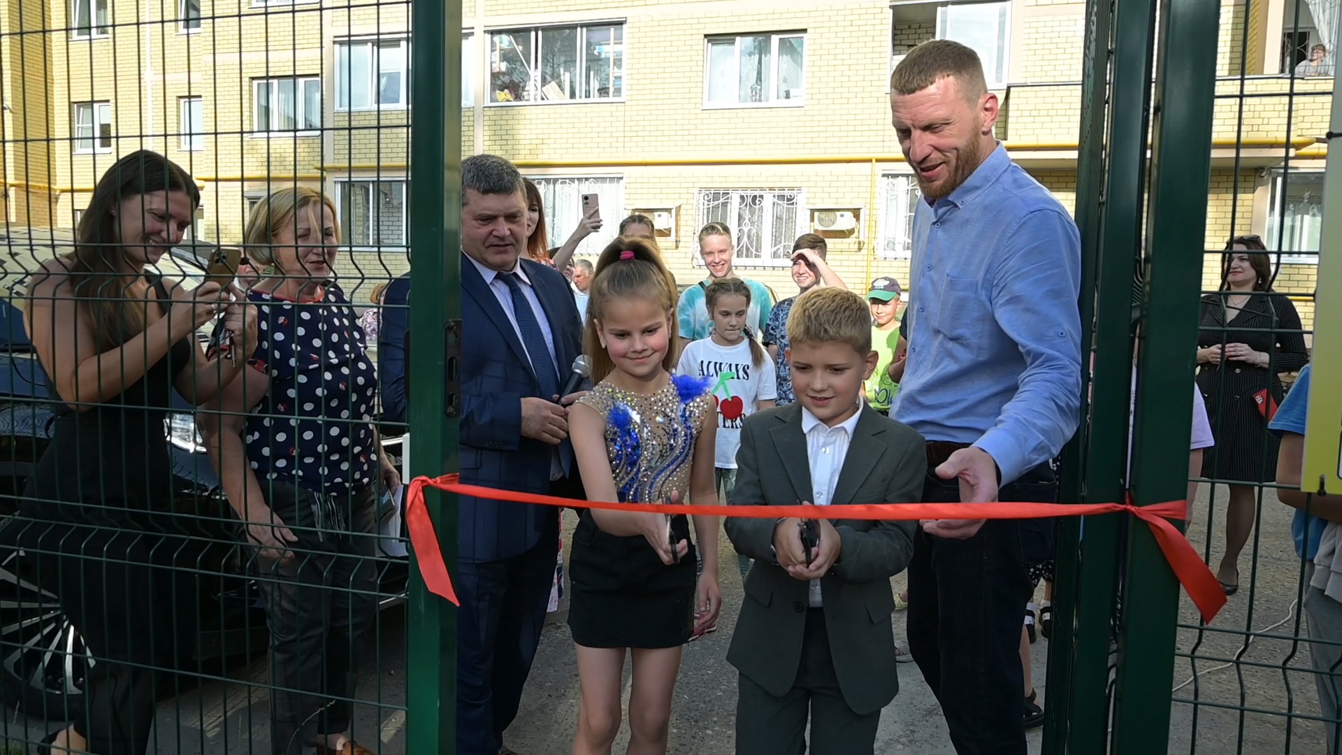 В Пролетарском районе Твери открыли новую детскую площадку