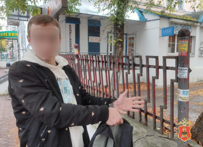 В Твери задержали мужчину, который расклеивал листовки с наркорекламой В Твери задержали мужчину, который расклеивал листовки с наркорекламой