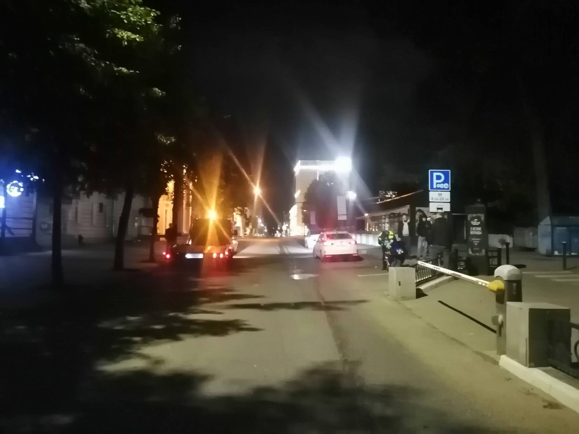 Ночью в центре Твери опрокинулся мотоцикл Ночью в центре Твери опрокинулся мотоцикл