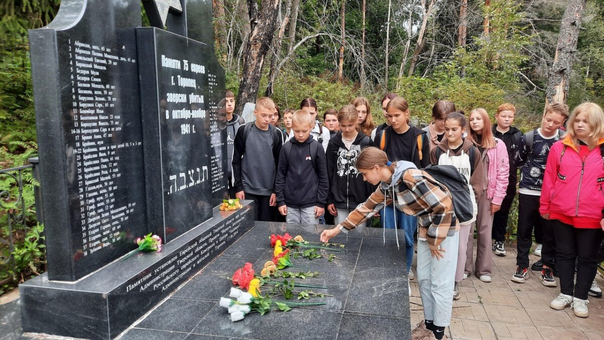 Школьники в Тверской области прошлись по патриотическому маршруту Школьники в Тверской области прошлись по патриотическому маршруту