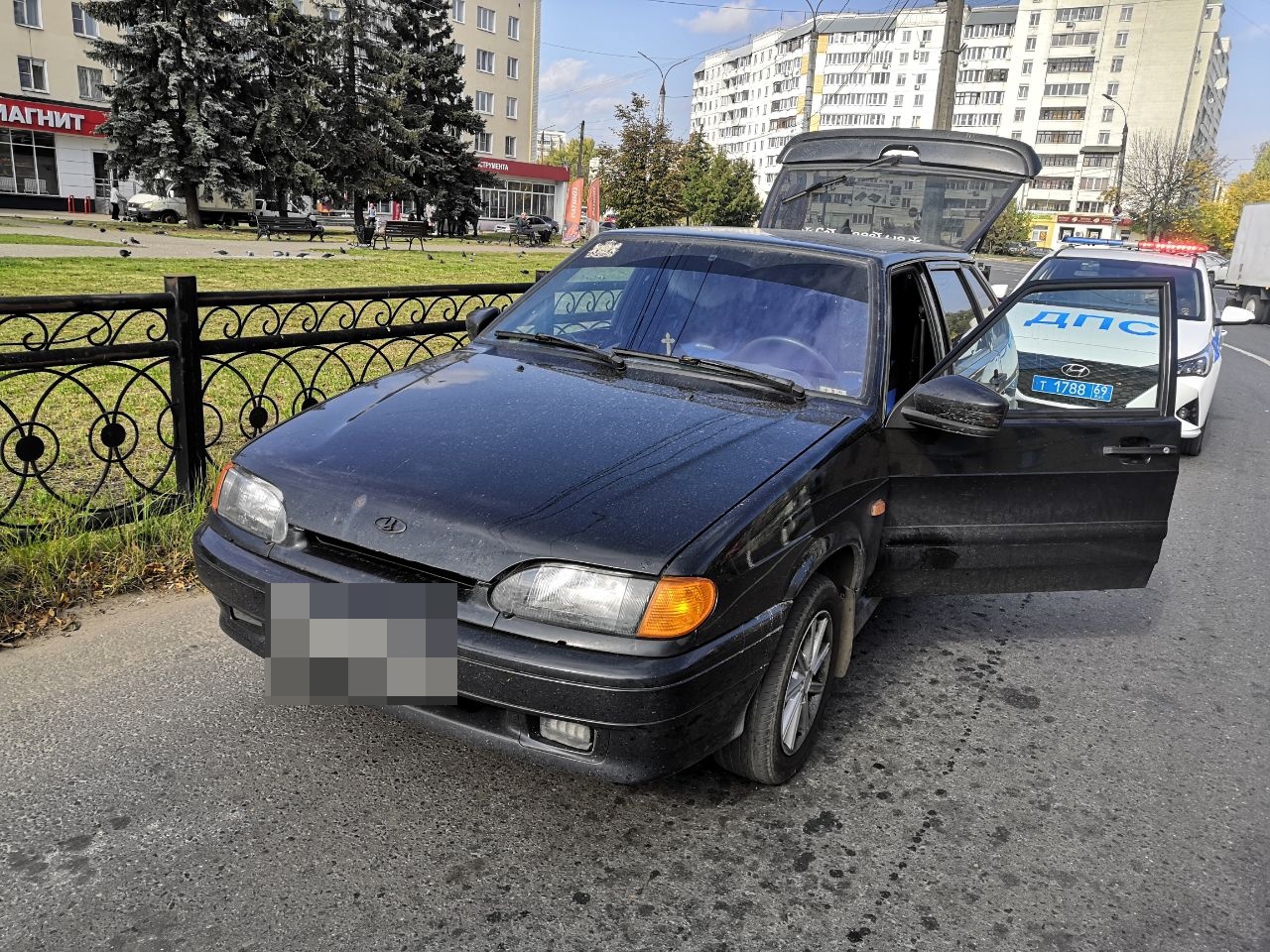 В Твери сотрудники ГИБДД проверяли автомобили на наличие тонировки В Твери сотрудники ГИБДД проверяли автомобили на наличие тонировки