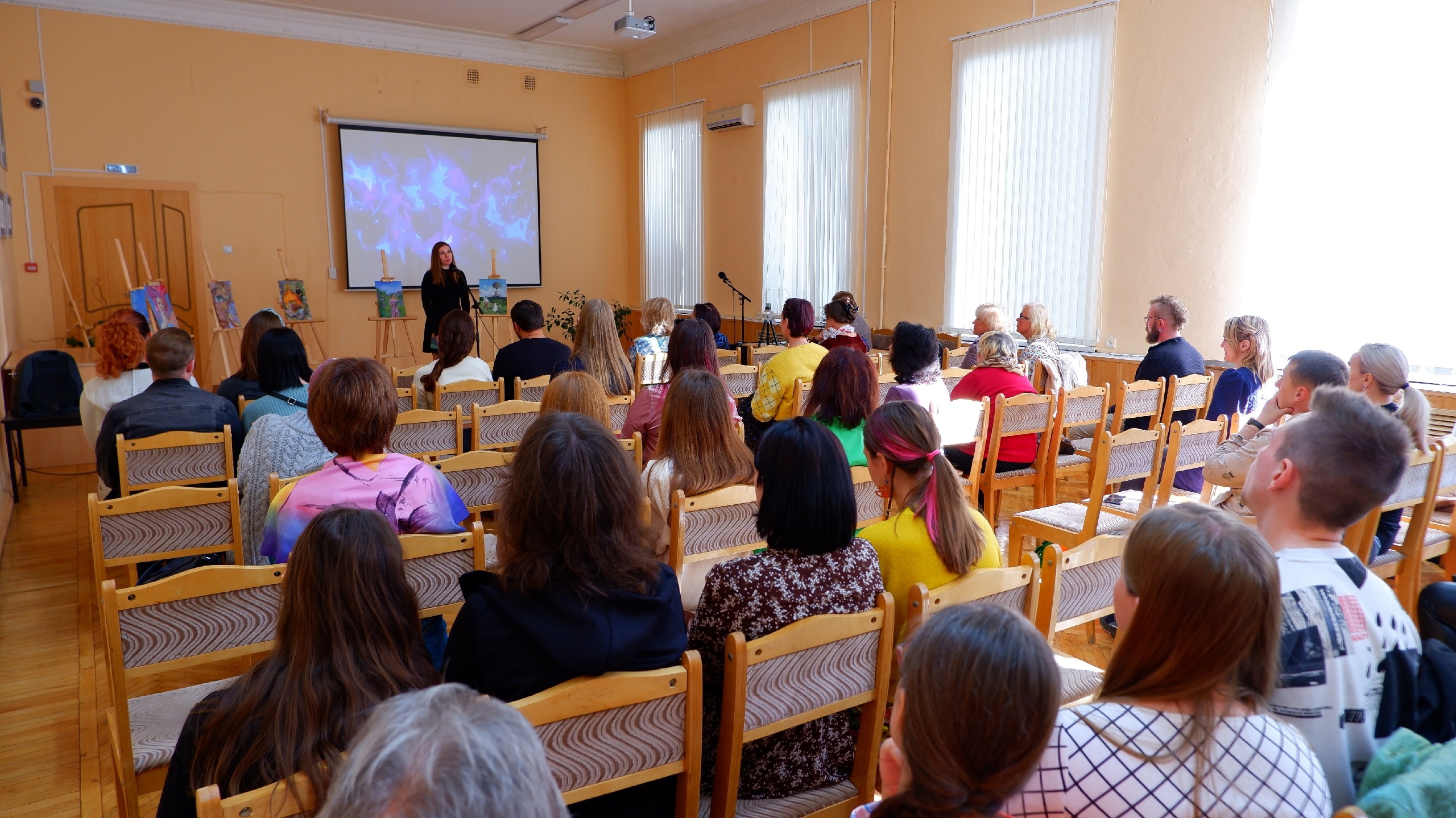 В тверской Горьковке презентовали поэтический сборник "Герои антиутопий"