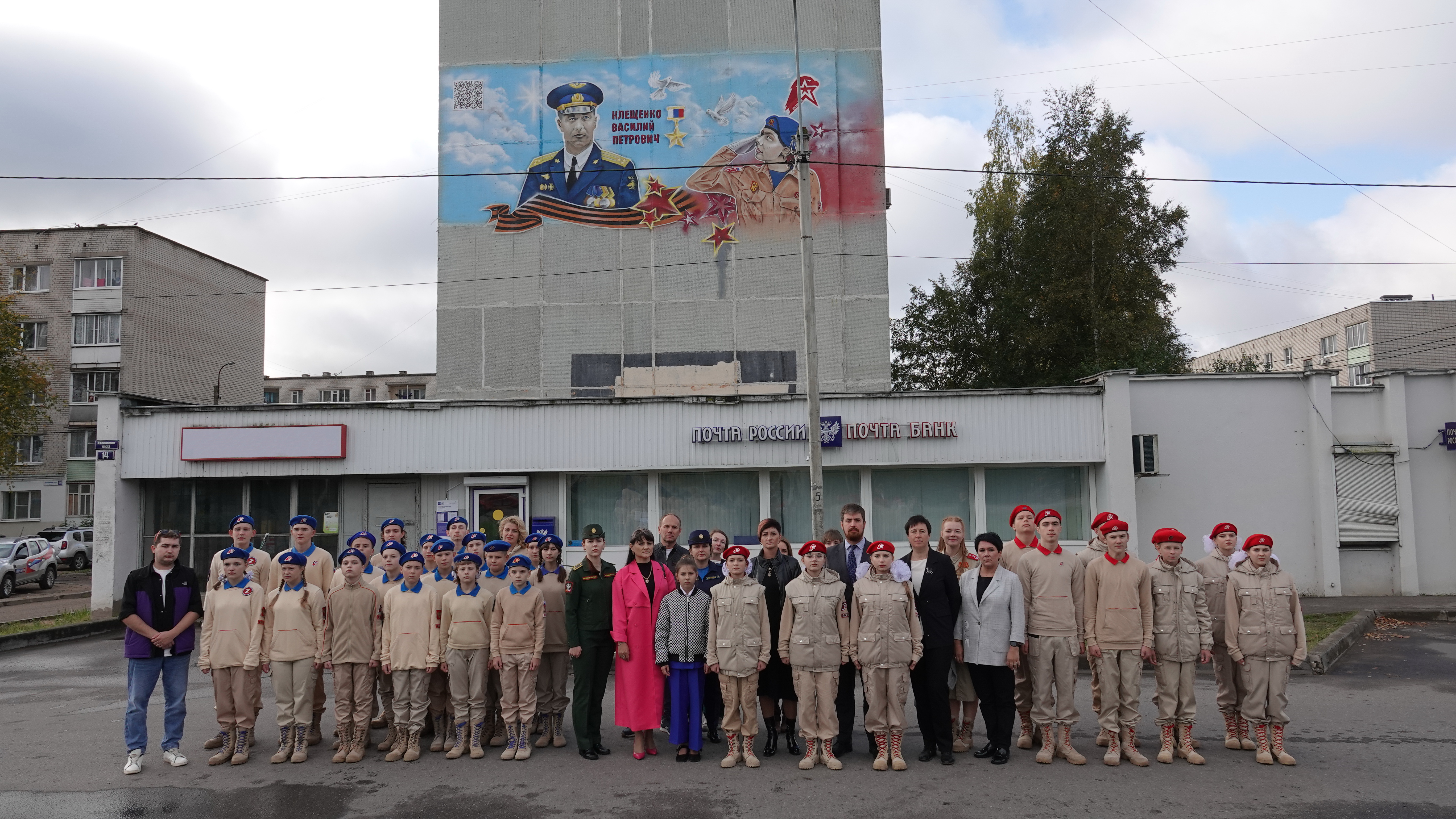 На одном из самых высоких зданий Торжка открыли граффити в память о Герое России Василии Клещенко На одном из самых высоких зданий Торжка граффити в память о Герое России Василии Клещенко