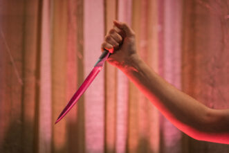 Москвич напал с ножом на жительницу Тверской области Житель Тверской области угрожал сожительнице убийством и стал фигурантом уголовного дела