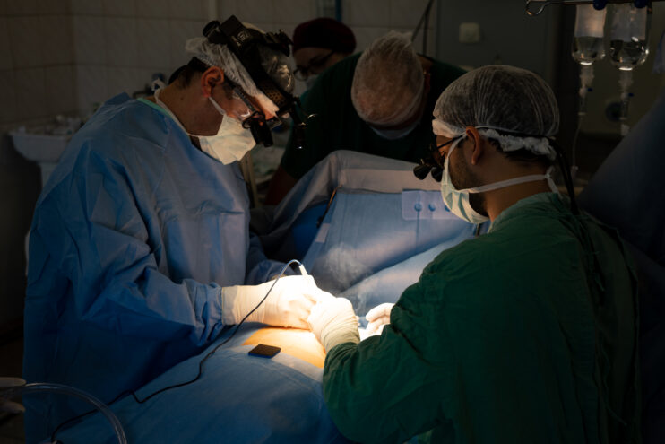 Тверские кардиохирурги провели сложнейшую операцию на открытом сердце