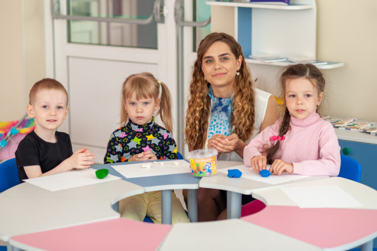 Игорь Руденя поздравил воспитателей и работников детских садов с профессиональным праздником