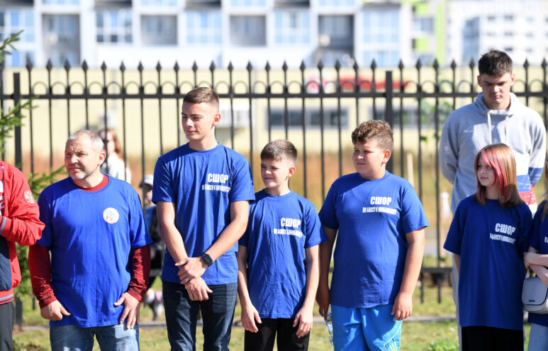 В Твери в память о жертвах террора высадили 12 кленов В Твери в память о жертвах террора высадили 12 кленов