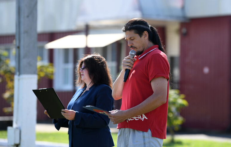 В Твери в память о жертвах террора высадили 12 кленов В Твери в память о жертвах террора высадили 12 кленов