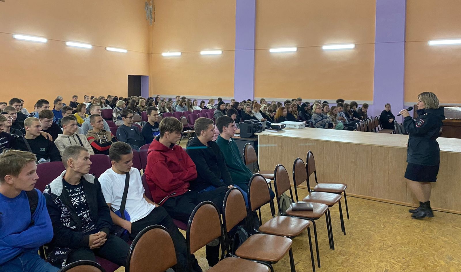 В Ржевском колледже провели беседу «В дорожной безопасности - начни с себя!» В Ржевском колледже провели беседу «В дорожной безопасности - начни с себя!»