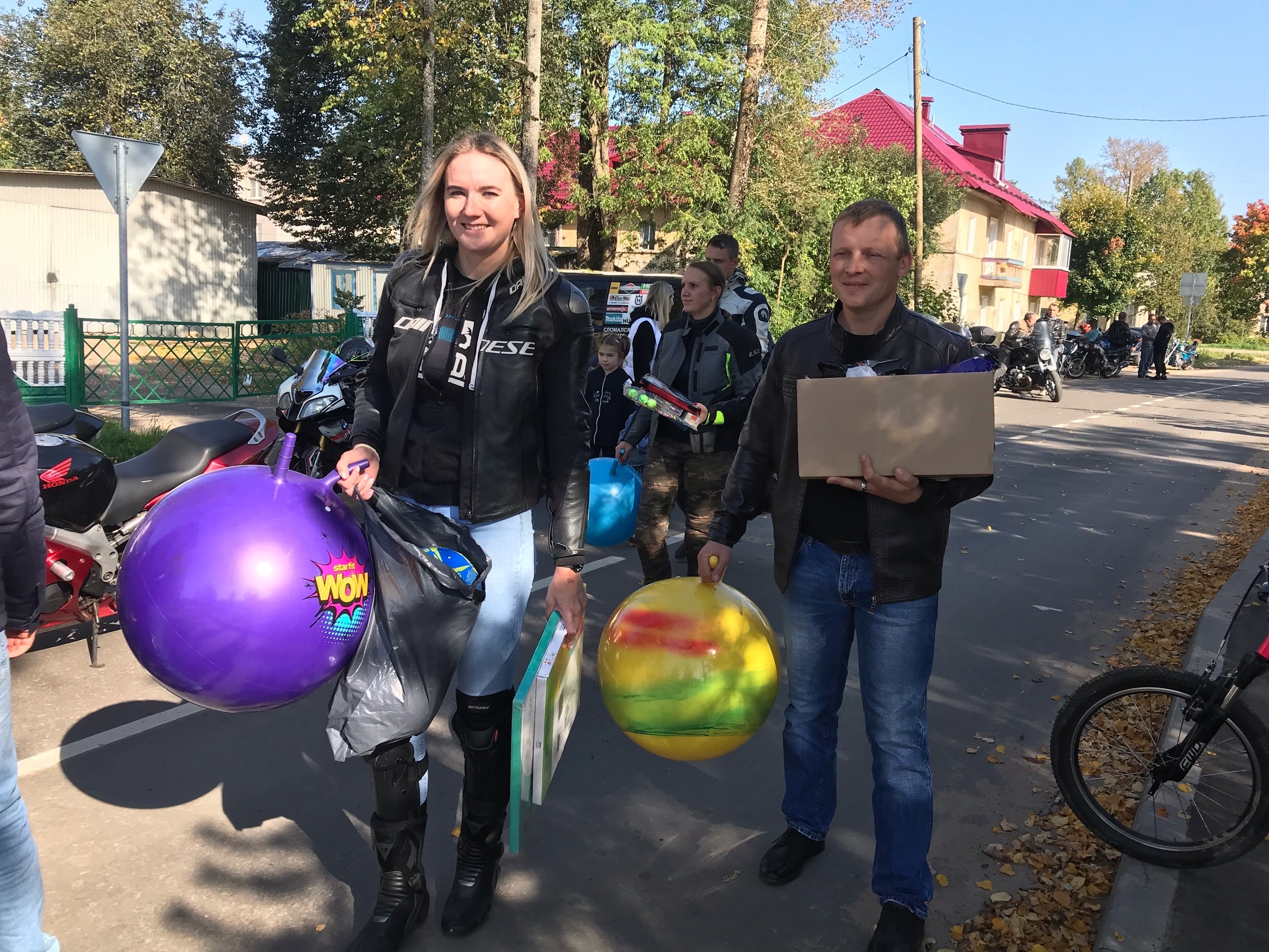 Мотоциклисты побывали в гостях у детей из нелидовского «Моего семейного центра»