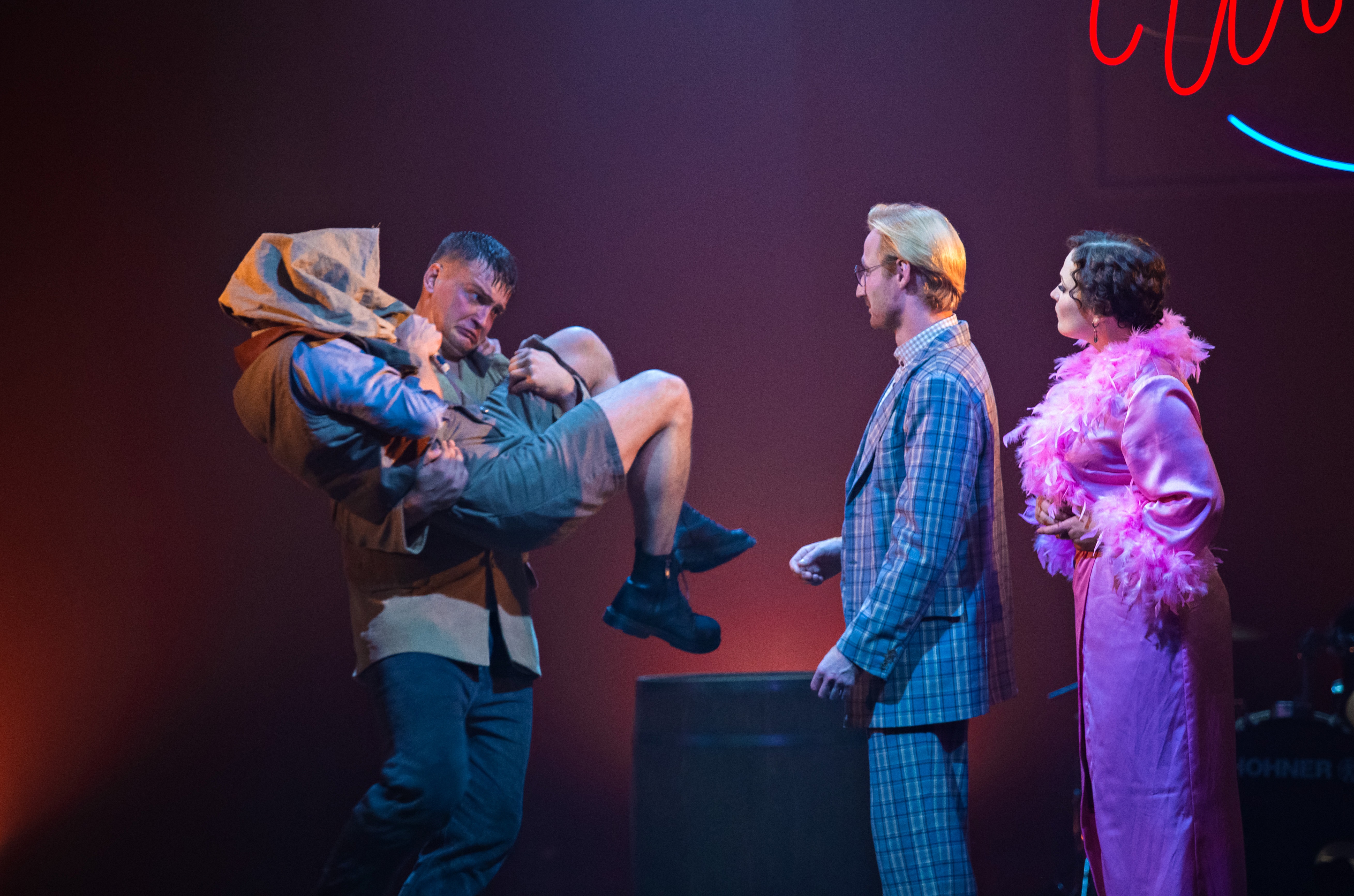 Вождь краснокожих: В Тверском ТЮЗе мошенники похитили не того мальчика